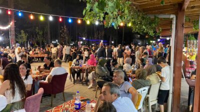 Bolvadin'in en popüler alanlarından biri olan Horan Parkı, yaz akşamlarına