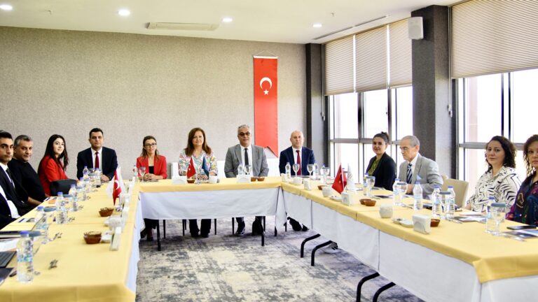 BELEDİYE BAŞKAN YARDIMCILARI VE ÖZEL KALEM´E ÖNEMLİ EĞİTİM
