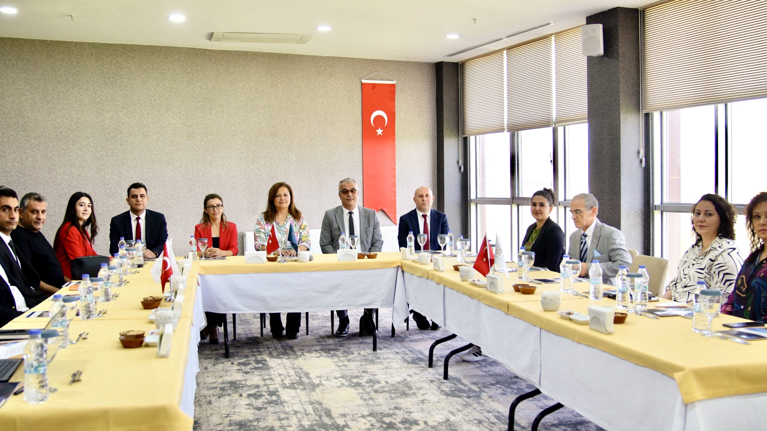 BELEDÝYE BAÞKAN YARDIMCILARI VE ÖZEL KALEM’E ÖNEMLÝ EÐÝTÝM   Afyonkarahisar