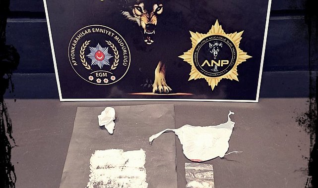 Afyonkarahisar’da Uyuşturucu Operasyonu: 3 Tutuklama – Asayiş Yapılan çalışmalarda toplamda 36 gram uyuşturucu madde, 2 adet peçeteye