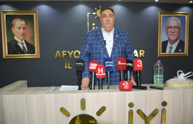İYİ Parti Afyonkarahisar İl Başkanı Muhammet Mısırlıoğlu, haftalık basın toplantısında