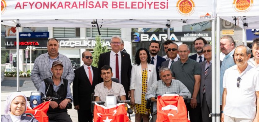 Afyonkarahisar Belediyesi, hayırsever bir vatandaşın desteğiyle temin edilen 80 akülü