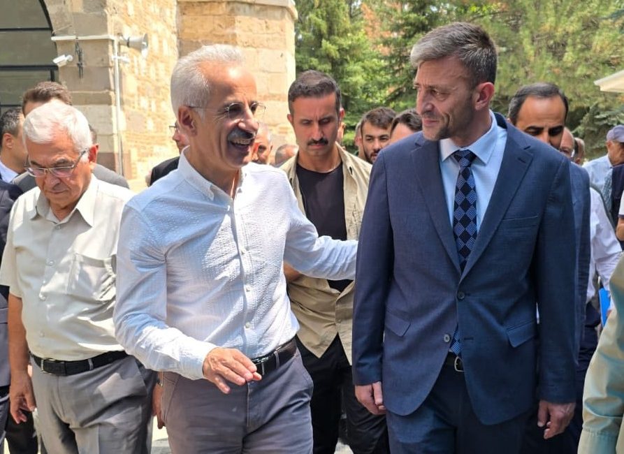 Belediye Başkanı Tolga Yıldırım, ziyaretten duyduğu memnuniyeti dile getirerek, “Sayın