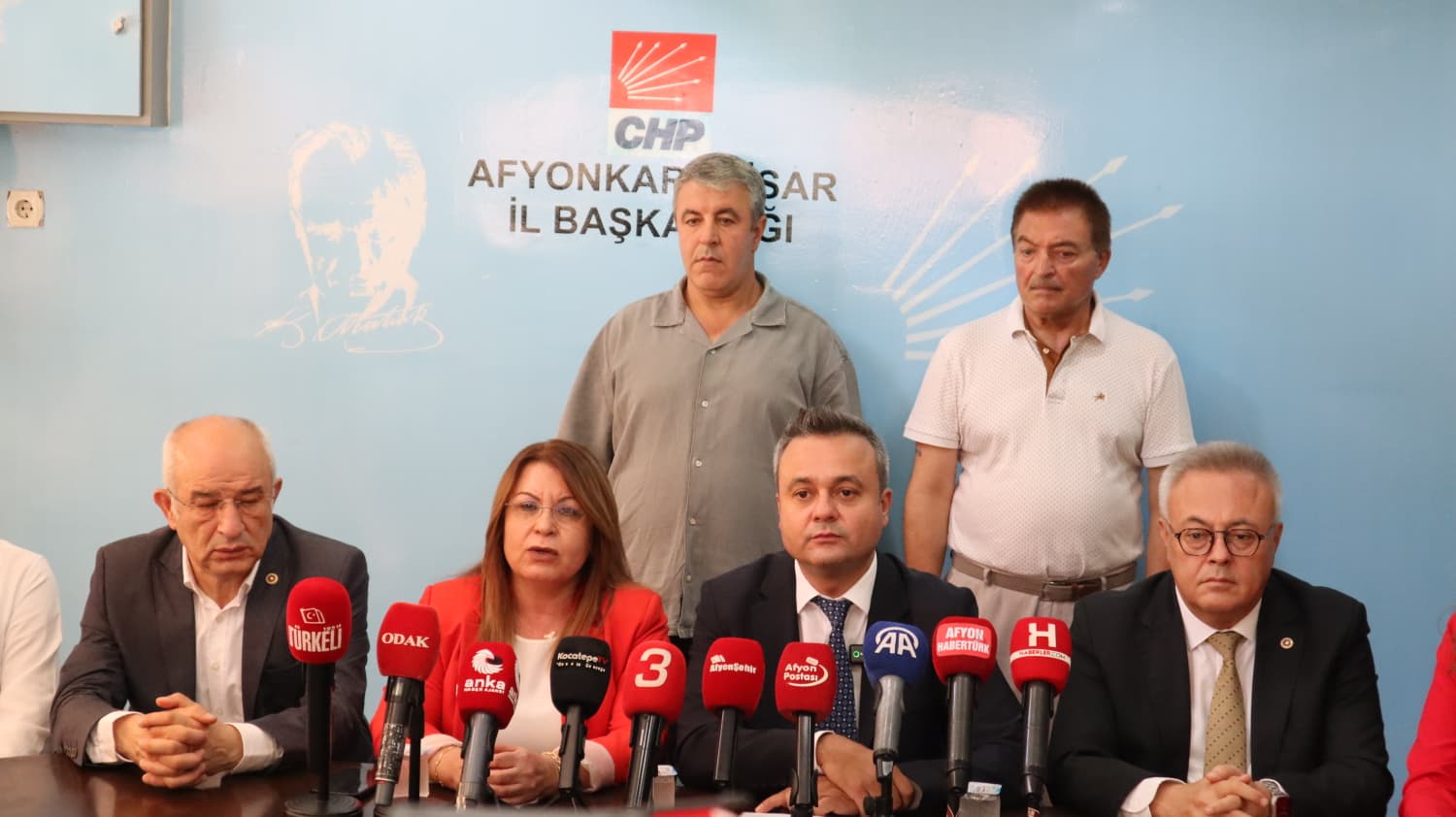 CHP Afyonkarahisar İl Başkanı Faruk Duha Erhan, basın toplantısında sözlerine,