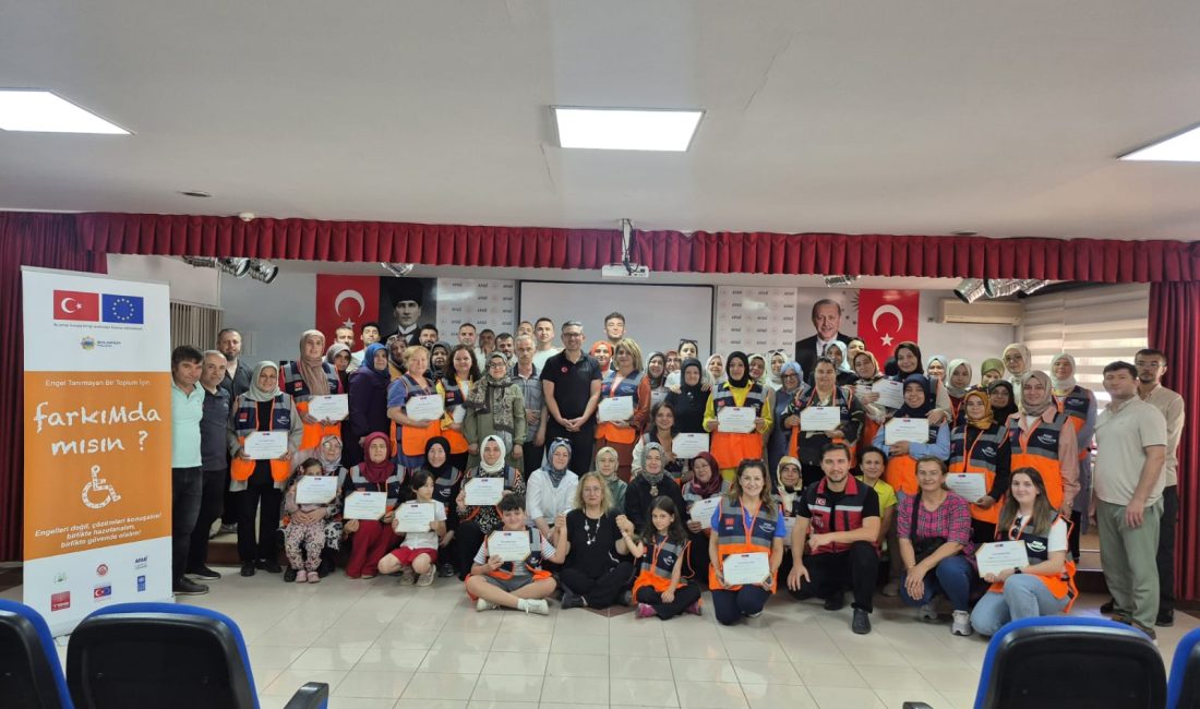 Afyonkarahisar İl Afet ve Acil Durum Müdürlüğü kampüsünde gerçekleşen programda,