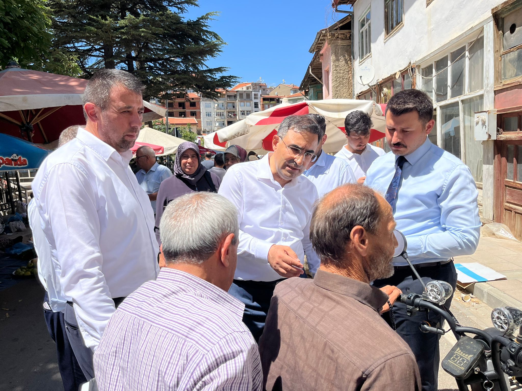 İlk programına AK Parti Doğanhisar İlçe Başkanlığı’nda başlayan Arslan, İlçe