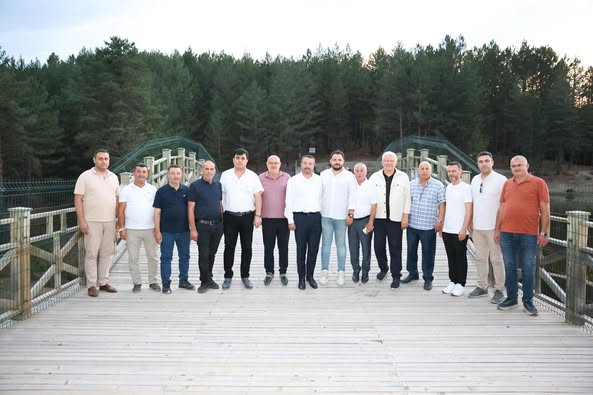 Toplantıya belediye meclis üyeleri, belediye başkan yardımcıları ve ilgili birim