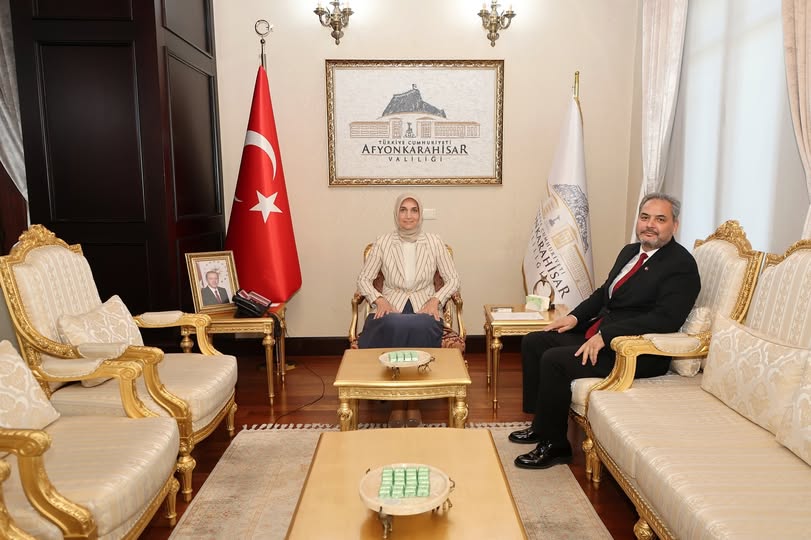 Vali Yiğitbaşı, görüşmede Sağlık Bilimleri Üniversitesi’nin çalışmaları hakkında bilgi aldı
