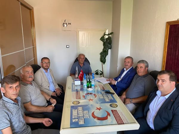 Ziyaretler kapsamında, Şuhut’taki esnafın görüşlerini alan Çiler, esnafın yaşadığı sorunlara dikkat