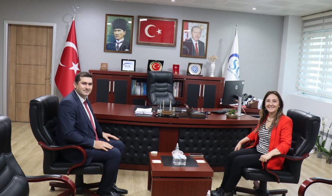 Süleyman Çelikbaş, göreve yeni başlayan bir yönetici olarak, baro temsilcileriyle