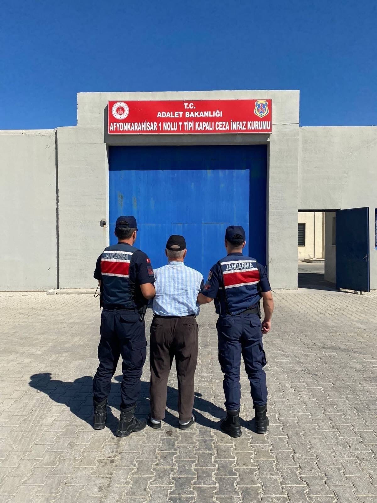 97 Bin 611 Şahıs ve 761 Araç Kontrol Edildi Afyonkarahisar