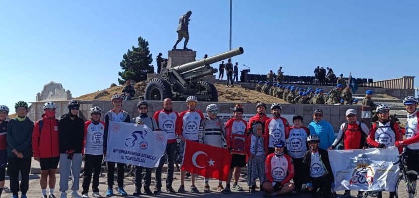 Büyük Taarruz Bisiklet Turu Coşkuyla Başladı Büyük Taarruz’un 103. yıl dönümü etkinlikleri kapsamında düzenlenen Büyük Taarruz