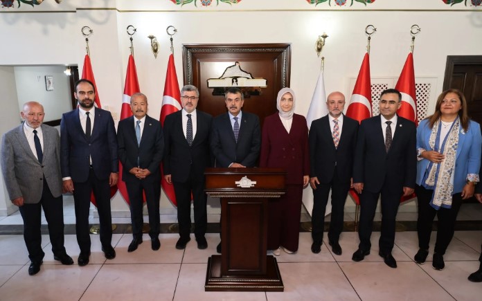 Milli Eğitim Bakanı Yusuf Tekin, Afyonkarahisar’da eğitim yatırımlarını yerinde inceledi.