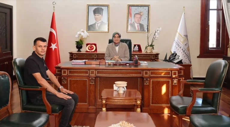 Vali Yiğitbaşı’ndan Jandarma Uzman Çavuş Seyit Altın’a Başarılar Diledi. Vali Yiğitbaşı’ndan Jandarma Uzman Çavuş Seyit Altın’a Başarı Dileği Afyonkarahisar