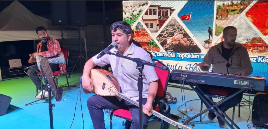 Yunus Koşar’dan Şuhut’ta Coşkulu Konser Yunus Koşar’dan Şuhut’ta Coşkulu Konser 21. Şuhut Belediyesi Kültür ve