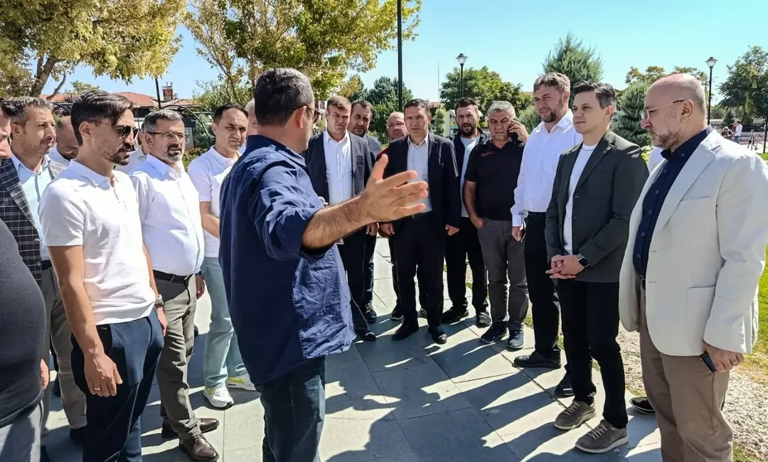 AK Parti Afyonkarahisar Heyeti Konya’da Mevlana Türbesi’ni Ziyaret Etti AK