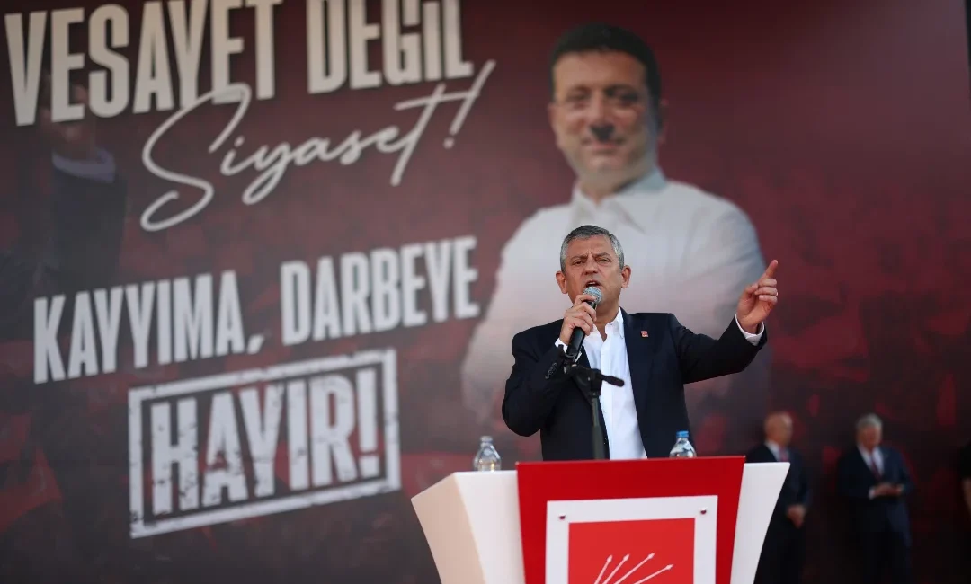 Afyonkarahisar’dan Ankara’ya Büyük Destek Afyonkarahisar il başkanlığı tarafından organize edilen