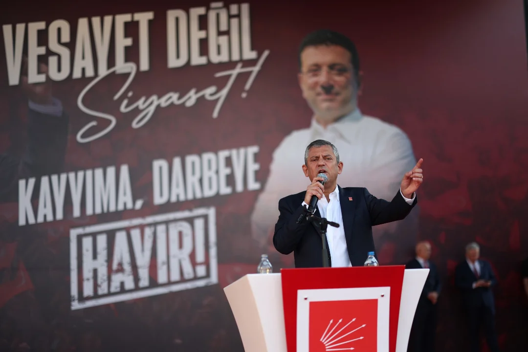 Afyonkarahisar'da CHP Destekçileri Ankara'da Vesayete Karşı Yürüdü