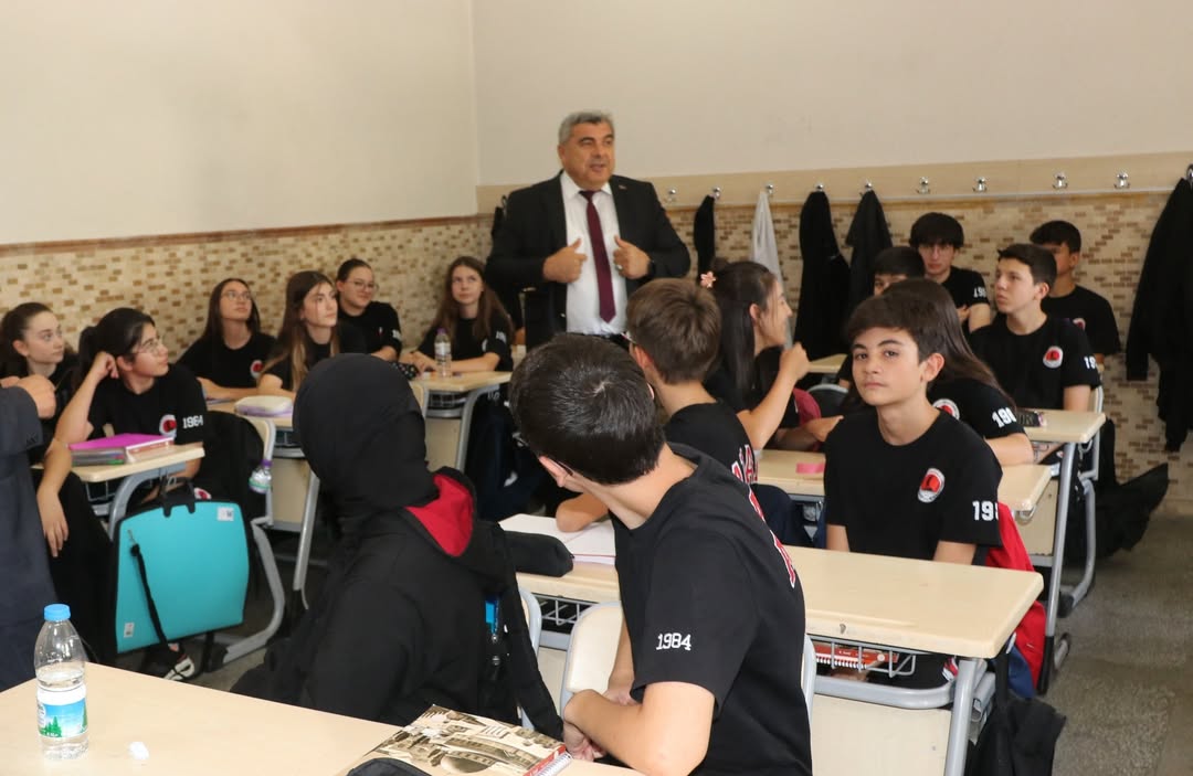 Afyonkarahisar İl Milli Eğitim Müdürü Kocatepe Anadolu Lisesi'ni Ziyaret Etti