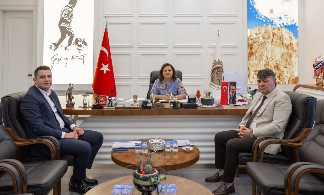 Burcu Köksal’dan Esnaf Odası Ziyareti Burcu Köksal, Şoförler ve Otomobilciler