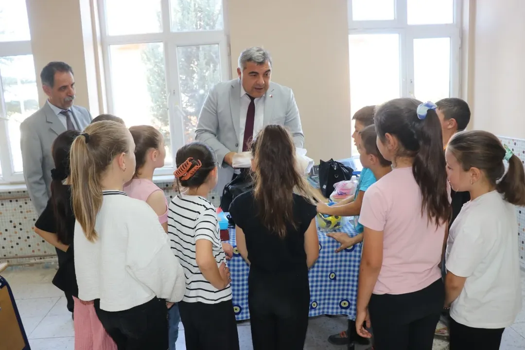 Afyonkarahisar İl Milli Eğitim Müdürü Okul Ziyaretinde Öğrencilerle Buluştu