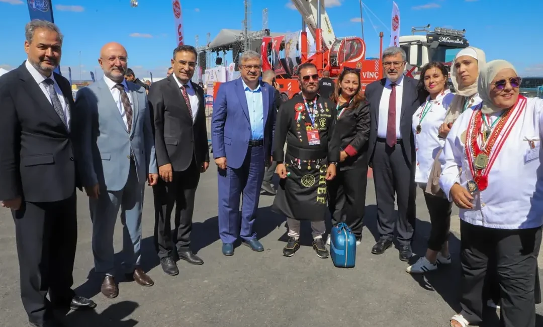 Afyonkarahisar’da Gastro Afyon Festivali’ne Siyasi Katılım Afyonkarahisar’da düzenlenen 7. Uluslararası