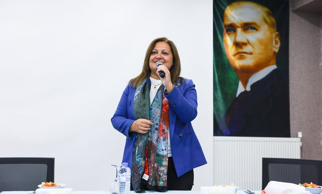 Afyon Lise Mezunları Nostaljik Buluşma Yaptı Afyon Cumhuriyet Lisesi 1984