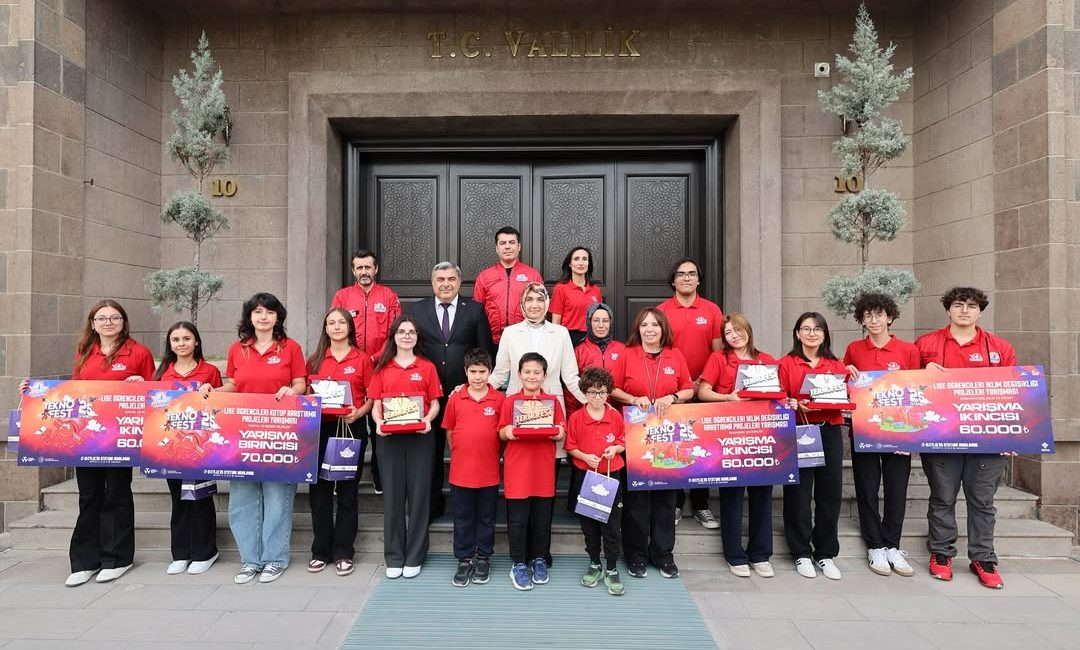 Afyonkarahisar’dan TEKNOFEST’e Damga Vuran Başarı Afyonkarahisar’ın gururu Dumlupınar Bilim ve