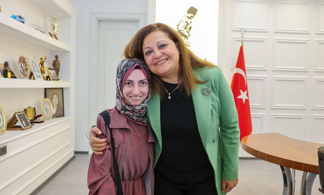 Sevginin Gücüne Dair Samimi Bir Buluşma Burcu Köksal, Sümeyra isimli