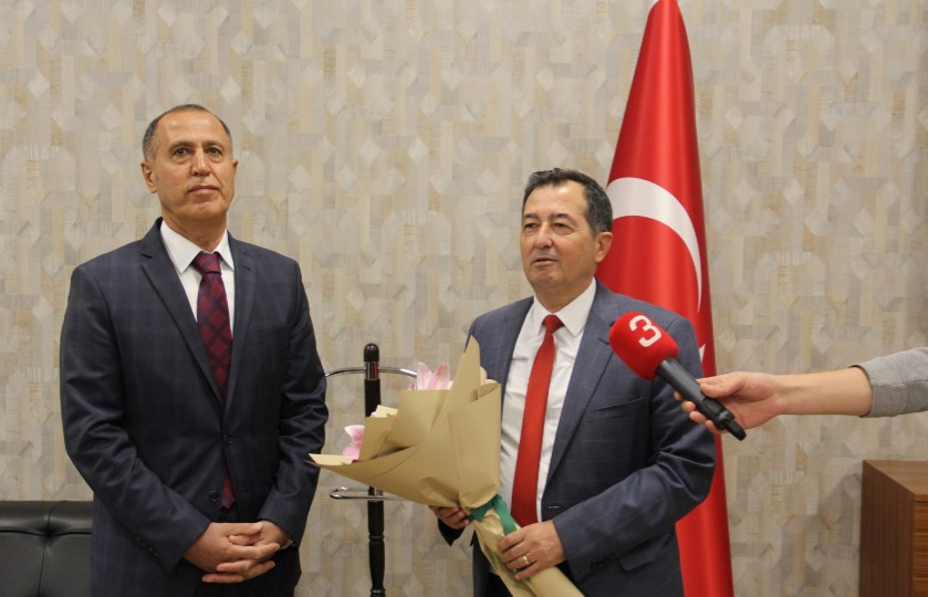 Afyonkarahisar Devlet Hastanesi’nde başhekimlik görevinde devir teslim töreni düzenlendi. Görevi