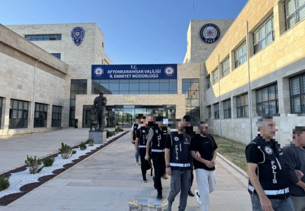 Dazkırı ve Çevre İlçelerde Rüşvet Operasyonu: 15 Gözaltı, 9 Tutuklama