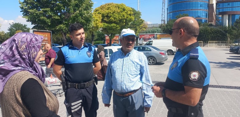 Afyonkarahisar İl Emniyet Müdürlüğü ekipleri, vatandaşların yoğun olarak bulunduğu alışveriş