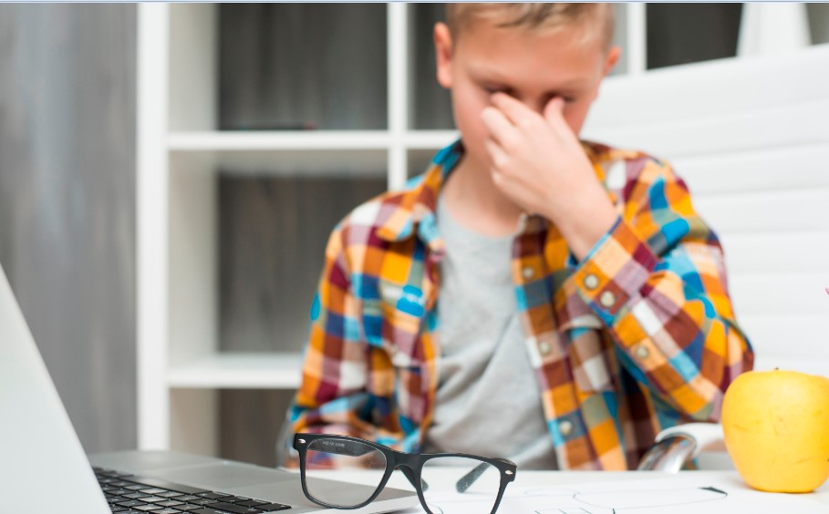 Türk Oftalmoloji Derneği Genel Başkanı Prof. Dr. Huban Atilla ekran