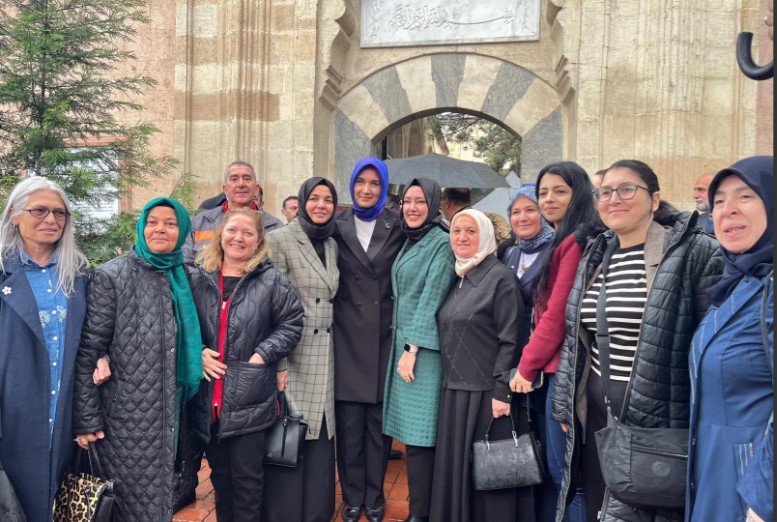 Karahisar kadın platformu Vali Yiğitbaşı’na destek çıktı Karahisar Kadın Palatformu Dönem Başkanı Yıldız Değer, bir basın açıklamasında