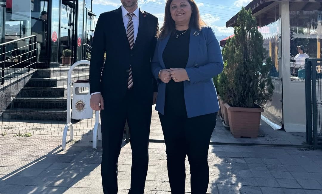 Afyonkarahisar’da Anlamlı Buluşma Eski Afyonkarahisar Milletvekili Burcu Köksal, Türkiye Büyük