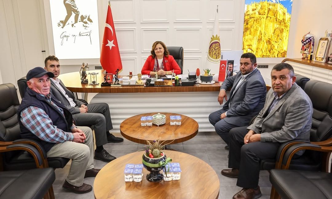 Karaadilli’de Siyasi İstişare Toplantısı Karaadilli Belediye Başkanı Hüseyin Şahin, Cumhuriyet