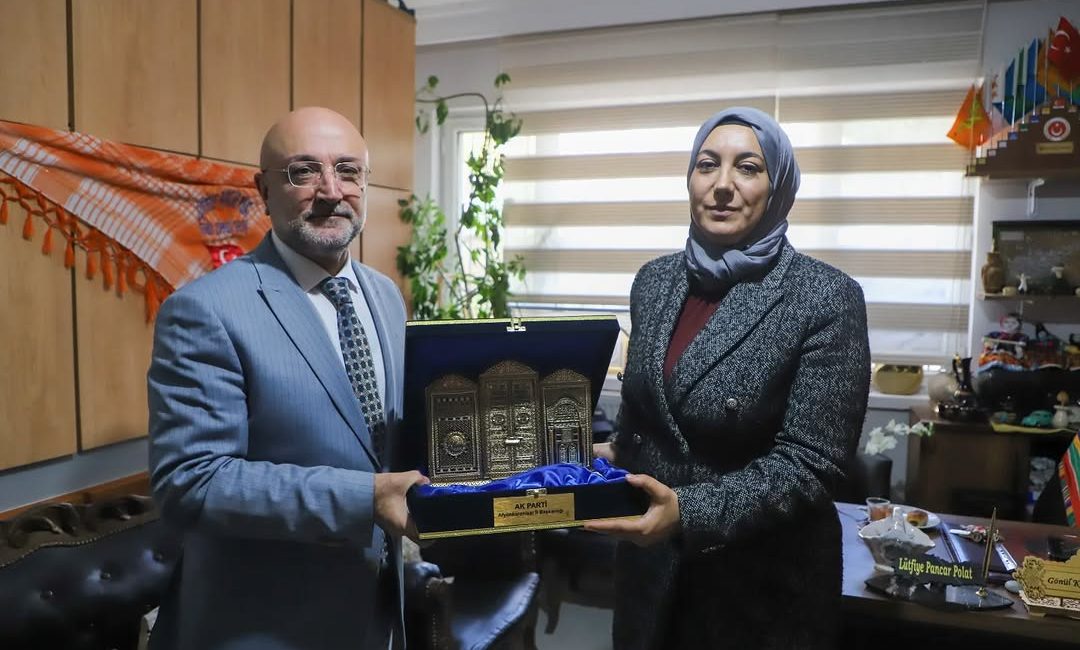 AK Parti’den Sosyal Dayanışma Derneğine Anlamlı Ziyaret AK Parti Afyonkarahisar