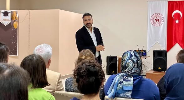 Üniversiteli Gençlere Başhekimden Tavsiyeler Afyonkarahisar Sağlık Bilimleri Üniversitesi (AFSÜ) Başhekimi