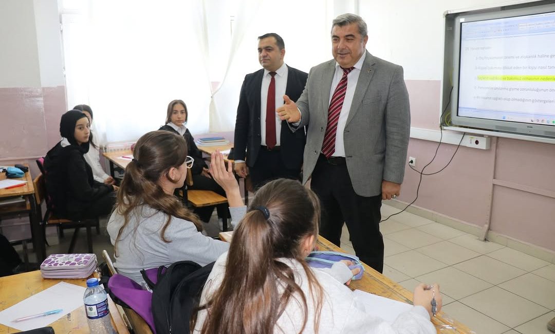 İl Müdürü Sünnetci, Öğrencilere “Altın Bilezik” Vurgusu Yaptı Afyonkarahisar İl