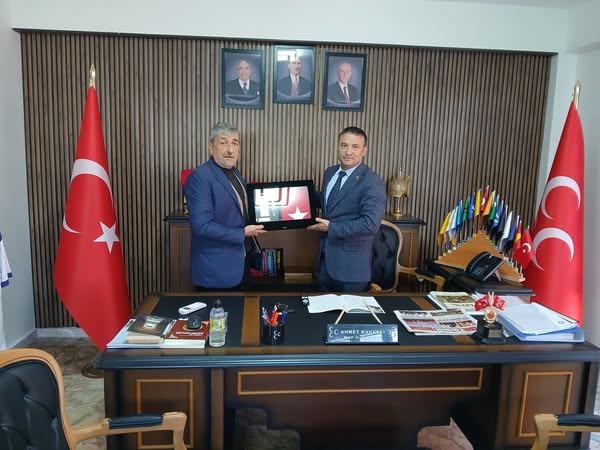 Giyimciler Odası Yönetimi MHP’de Afyonkarahisar Giyimciler Odası Başkanı Hüseyin Karnıbüyük