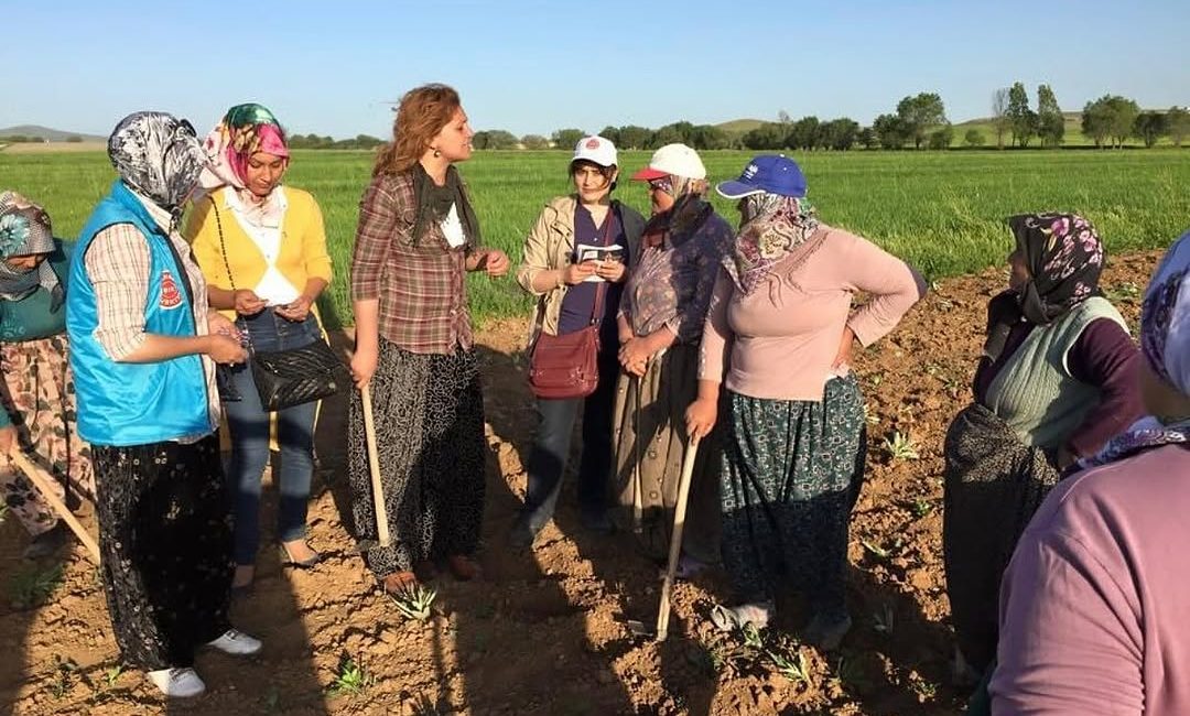 Burcu Köksal’dan Haftaya Anlamlı Bir Başlangıç Ünlü isim Burcu Köksal,