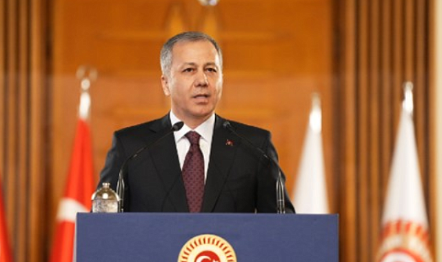 İçişleri Bakanı Ali Yerlikaya, açıklamasında 10 il merkezli “Nitelikli Dolandırıcılık, Yasa