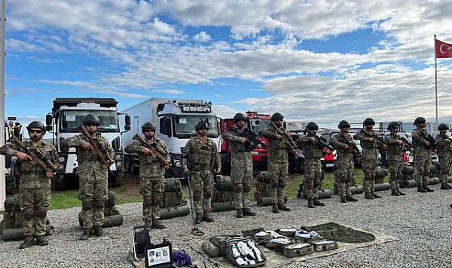  Tatbikata; Çanakkale Valisi Doç. Dr. Ömer Toraman, 1. Ordu Komutanı