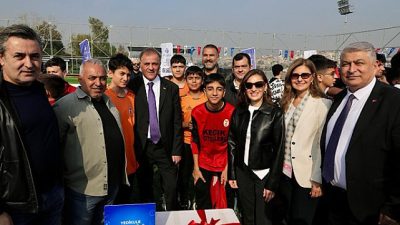 Törende konuşan Cumhuriyet Halk Partisi (CHP) Genel Başkan Yardımcısı Gökan