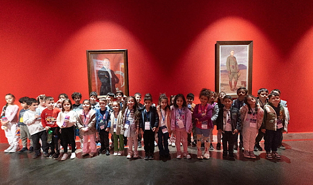 İzmir genelindeki 22 merkezde eğitim alan çocuklar, Cumhuriyet sevgilerini ve