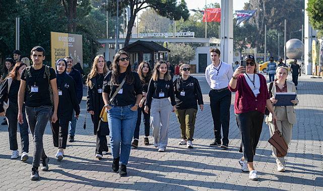 İzmir Büyükşehir Belediyesi, yerel demokrasiyi güçlendirmek amacıyla “Kent Denetçileri” uygulamasını
