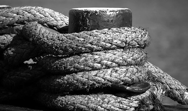 KEGM’den yapılan açıklamada makine arızası yaşayan teknede 3 kişi bulunduğu