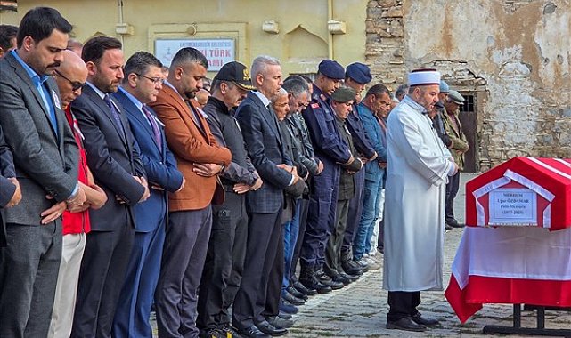 Karaman’ın Kazımkarabekir ilçesi Büyük Camii’nde öğle namazına müteakip kılınan cenaze