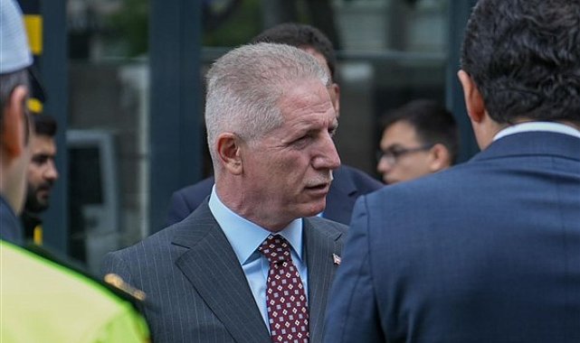 İstanbul Valisi Davut Gül, “Ailemiz İstanbul” projesi kapsamında ilçe ziyaretlerine Bayrampaşa’da