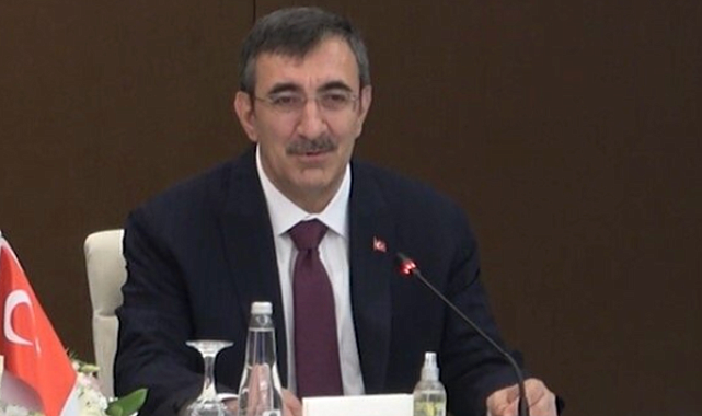  Cumhurbaşkanı Yardımcısı Cevdet Yılmaz, Kocaeli’nin Dilovası ilçesinde bir kozmetik fabrikasında